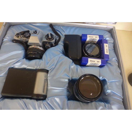 1231 - An Olympus OM 10 35mm camera kit, with three lenses