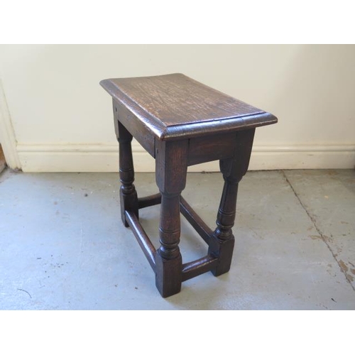 132 - A good 19th century oak coffin/joint stool in original finish, width 41cm, depth 15cm, height 46cm