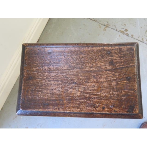 132 - A good 19th century oak coffin/joint stool in original finish, width 41cm, depth 15cm, height 46cm