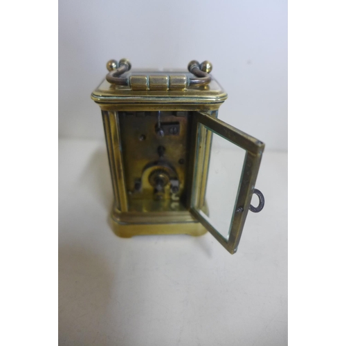 212 - An 8 day miniature carriage clock, 8cm tall, running