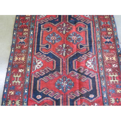 323 - A hand knotted woollen Persian rug, 210cm x 124