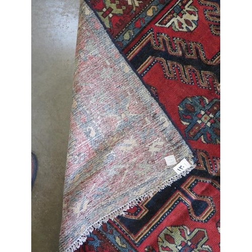 323 - A hand knotted woollen Persian rug, 210cm x 124