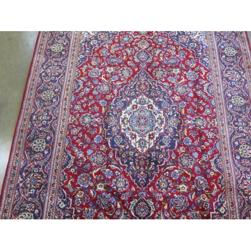 324 - A hand knotted woollen Persian rug, 220cm x 197cm