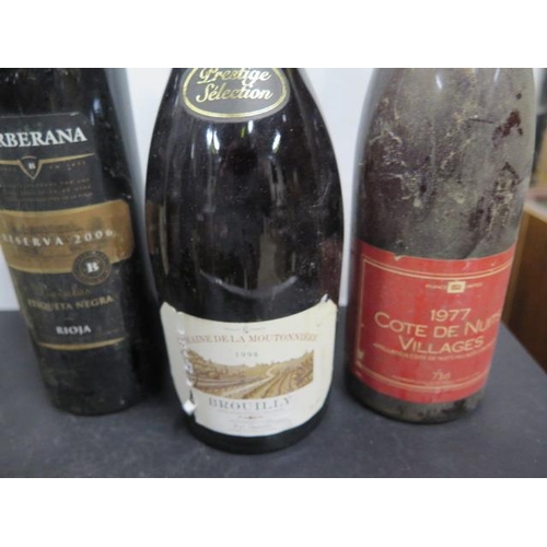 585 - Six bottles of red wine including Nuits St Georges 1974 - Cote De Nuits Villages 1977 - Rioja, Cote ... 
