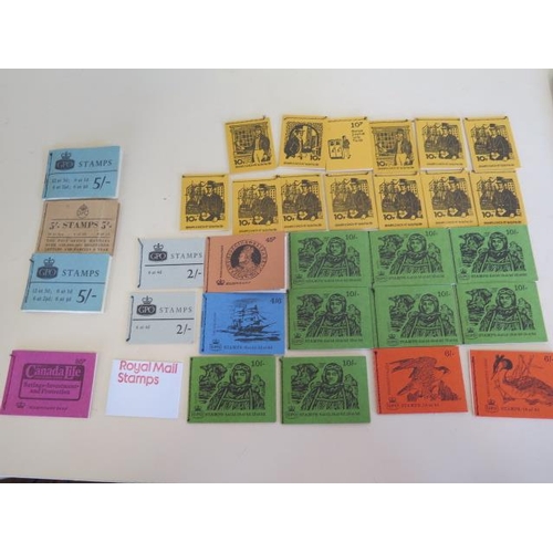 1002 - A collection of thirty two stamp booklets, most appear complete except three earlier booklets, blue ... 