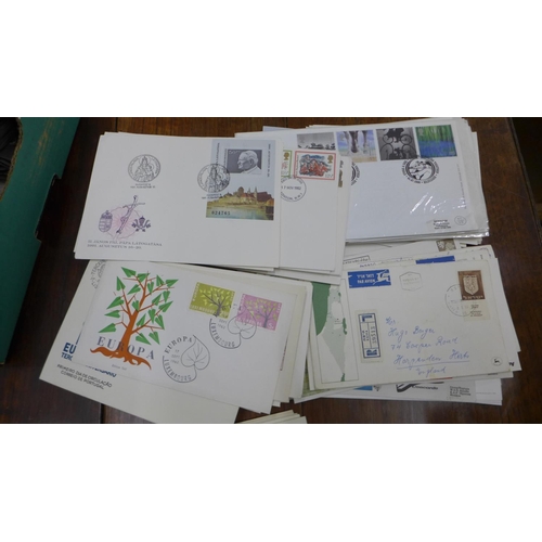 1005 - Large quantity of mid-modern period GB and world First Day Covers being in good to fine condition.