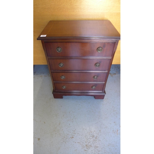17 - A small mahogany effect 40-drawer chest 61cm tall, 48 x 32cm in generally good condition