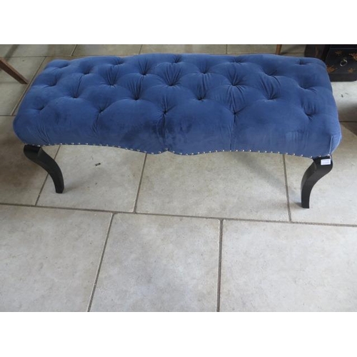 44A - An upholstered buttoned window seat/stool, 48 cm tall x 121 cm x 43 cm