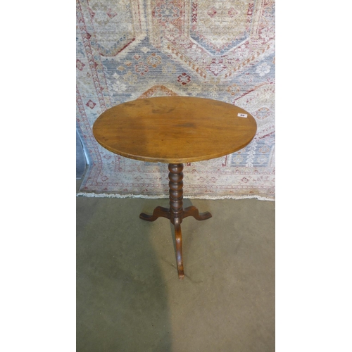 69 - A 19th century mahogany side table wioth an oval top. 69cm tall. 54 x 39cm.