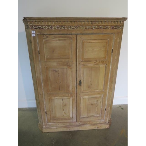57 - A Georgian pine corner cupboard with panelled doors and 3 internal shelves, 140cm tall x 100cm wide