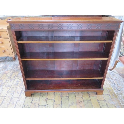 76 - A mahogany open bookcase with 3 adjustable shelves, 111cm tall x 122cm x 28cm