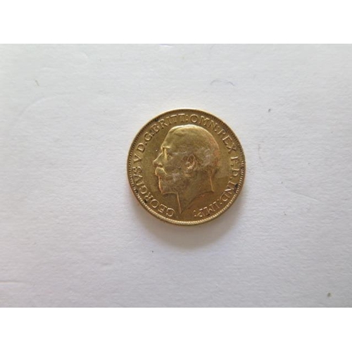 915 - A George V full gold sovereign dated 1915