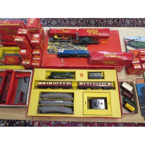 951 - Hornby 00 gauge train set to include RBX train set boxed, Royal Mail set, AIA AIA Deisel Electric lo... 