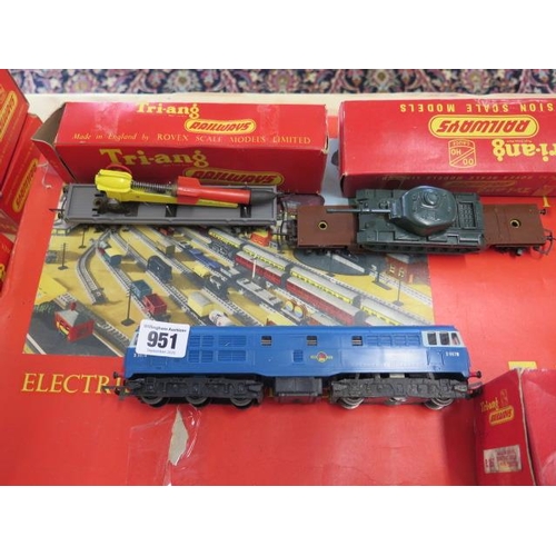 951 - Hornby 00 gauge train set to include RBX train set boxed, Royal Mail set, AIA AIA Deisel Electric lo... 