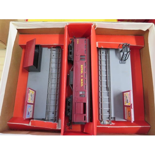 951 - Hornby 00 gauge train set to include RBX train set boxed, Royal Mail set, AIA AIA Deisel Electric lo... 