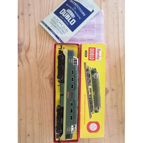 957 - A Horby Dublo Deltic diesel-electric locomotive, 2234 boxed in good condition, not tested, minor wea... 