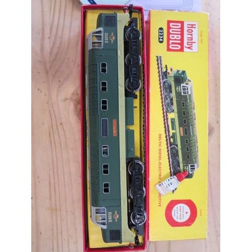 957 - A Horby Dublo Deltic diesel-electric locomotive, 2234 boxed in good condition, not tested, minor wea... 