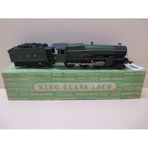 1001 - A Graham Farish 00 gauge king class locomotive and tender, 'King John', green livery, boxed. Possibl... 