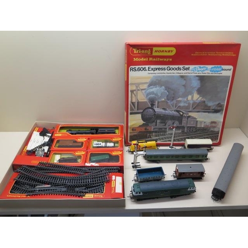 1004 - A Tri-ang Hornby 00 gauge RS.606 Express goods set and an additional loco and rolling stock