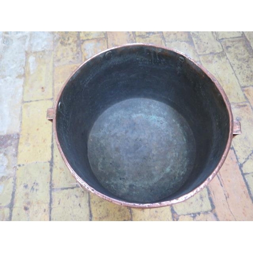 109 - An Arts and Craft copper twin handled log bin, 25cm tall x 42cm wide