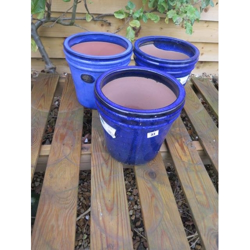 33 - A set of three glazed pots