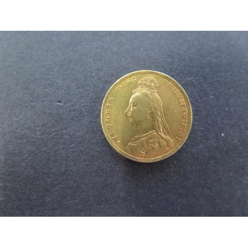 950 - A Victorian full gold sovereign, dated 1889