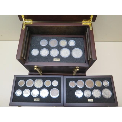 952 - British coins and WWII, 1939-1945, contained in a wooden collectors cabinet, 25.5cm wide, 3 missing ... 