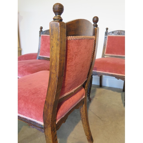 125 - An early 20th century set of five oak and upholstered dining chairs with foliate carved crest and fr... 