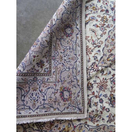 256 - A hand knotted woollen Kashan rug, 2.17m x 1.36m, in good condition