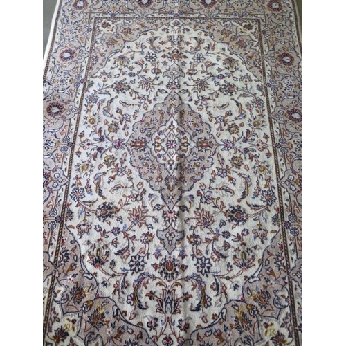 256 - A hand knotted woollen Kashan rug, 2.17m x 1.36m, in good condition