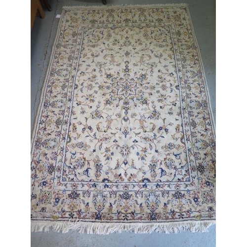 259 - A hand knotted woollen Kashan rug, 2.12m x 1.45m, in generally good condition