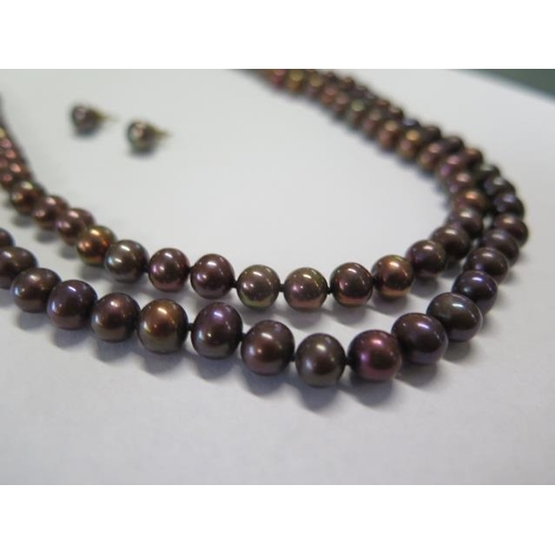 822 - Two strings of coloured pearls with 14ct gold clasps, 47cm long, pearls approx 6mm in good condition... 