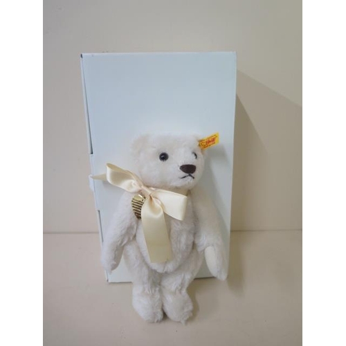 1055 - A Steiff Branbury Mint bear golden heart teddy bear, 25cm tall, with box and in good condition