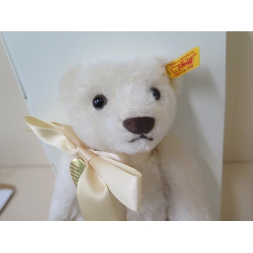 1055 - A Steiff Branbury Mint bear golden heart teddy bear, 25cm tall, with box and in good condition