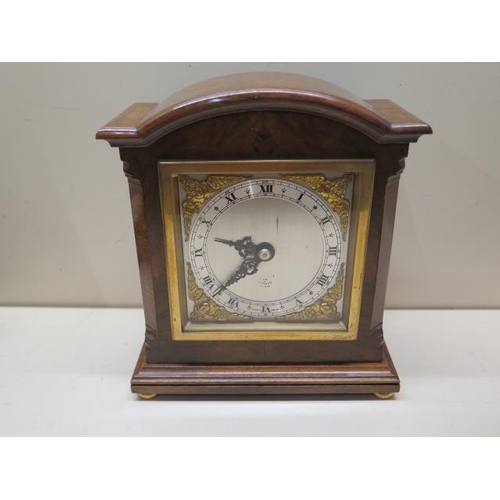 206 - An 8 day mantel clock by Elliott of London, 18cm tall, running