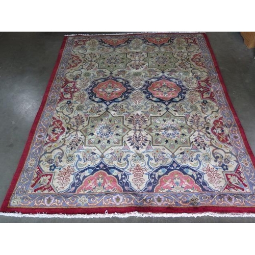 250 - A hand knotted woollen Herisz rug, 2.80m x 1.80m, in good condition