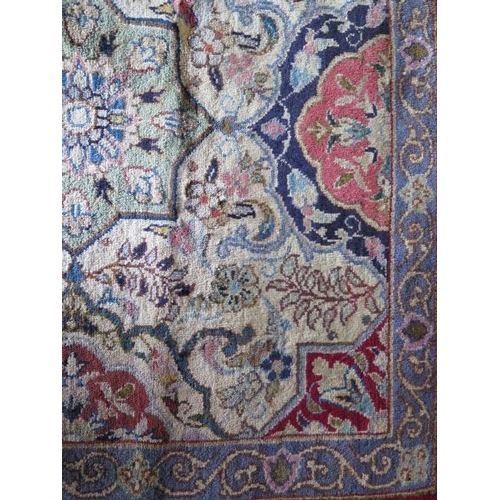 250 - A hand knotted woollen Herisz rug, 2.80m x 1.80m, in good condition