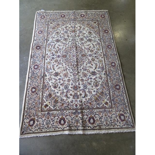 256 - A hand knotted woollen Kashan rug, 2.17m x 1.36m, in good condition