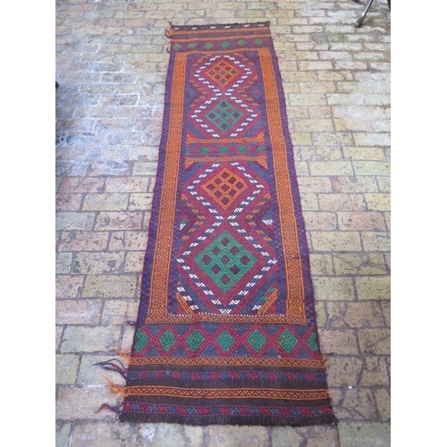 261 - A new hand knotted woollen Suzni Kilim runner, 2.53m x 0.72m