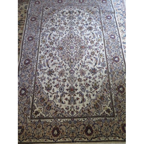 269 - A hand knotted fine Kashan woollen rug, 2.24m x 1.44m, in good condition