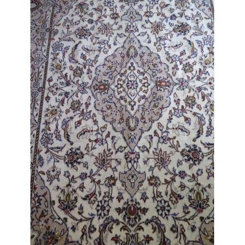 269 - A hand knotted fine Kashan woollen rug, 2.24m x 1.44m, in good condition