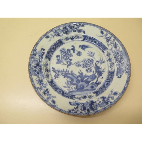 424 - A pair of 18th century Chinese blue and white dished plates, 22cm diameter, both in good condition a... 