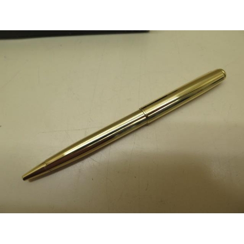 427 - A Parker Sonnett ballpoint pen in original inner and outer boxes with instructions, gold plated in u... 