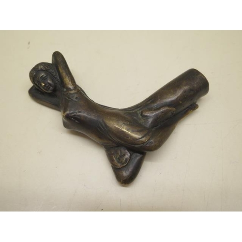 428 - A bronzed walking stick handle in the form of a reclining Art Deco woman, 10cm x 10cm, in generally ... 