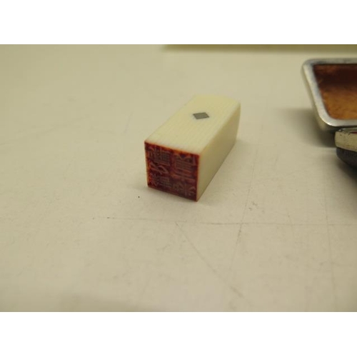 446 - A Chinese 19th century ivory small seal in original leather box, length 3cm, some wear to top of box... 