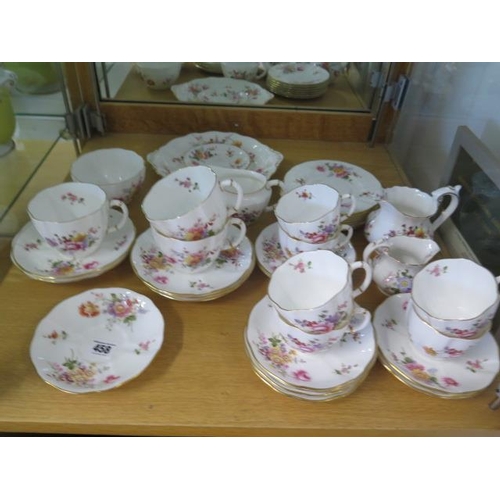 458 - A collection of Royal Crown Derby Derby posies, 6 small cups and 9 saucers, 3 large cups, 5 saucers ... 