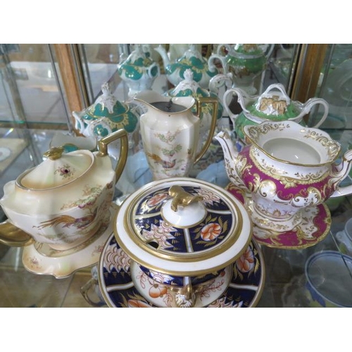 463 - A collection of assorted 19th century tea and table ware including a Grainger Worcester tureen, plea... 