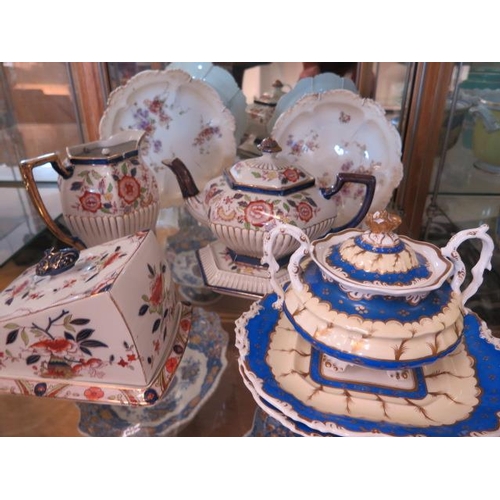 463 - A collection of assorted 19th century tea and table ware including a Grainger Worcester tureen, plea... 