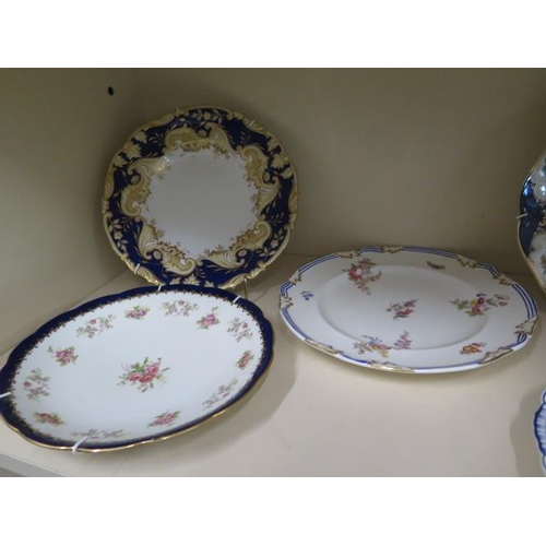 467 - A good collection of 19th century plates, dishes, tureen and serving dishes, 30 pieces in total, 10 ... 