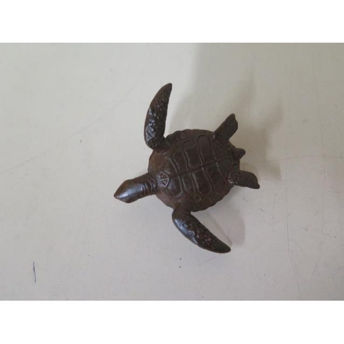 471 - A bronze turtle, 6cm wide